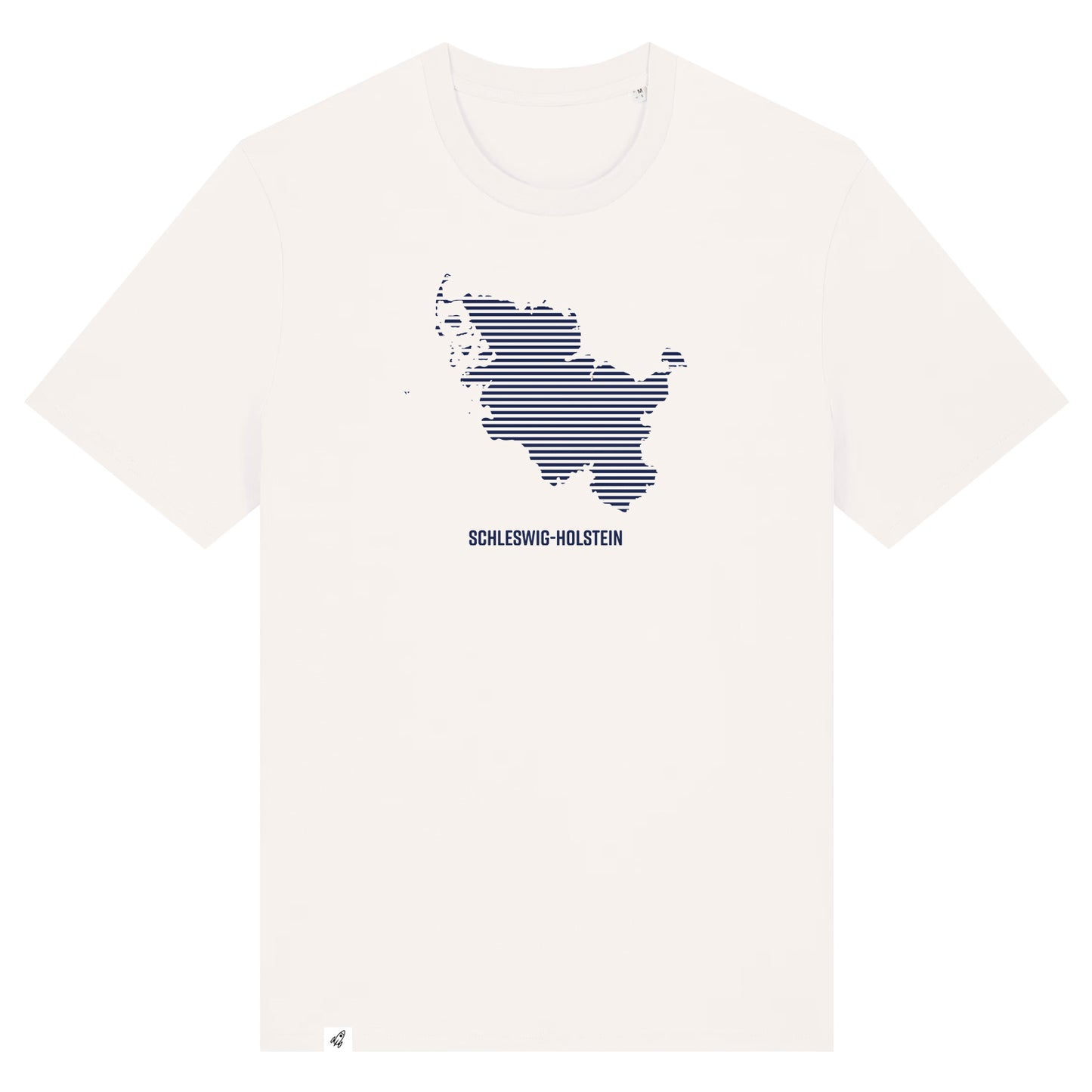 Weißes Unisex T-Shirt mit Rundhalsausschnitt. Auf der Brust ist in blauen Streifen der Umriss von Schleswig-Holstein. Darunter steht Schleswig-Holstein. Die Farbe vom T-Shirt heißt Off White.