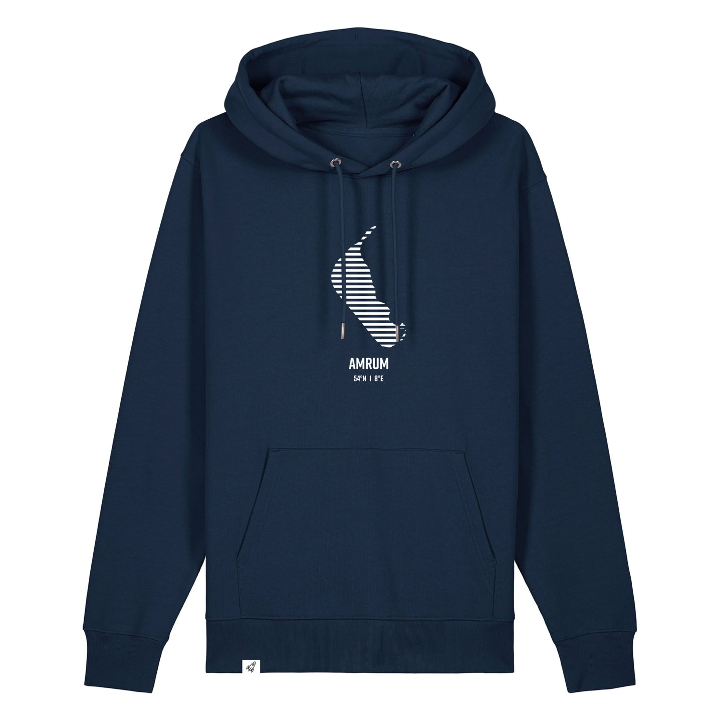 Dunkelblauer Unisex Hoodie mit Kordelzug und Kängurutasche. Auf der Brust ist in weißen Streifen der Umriss von Amrum. Darunter steht Amrum. Die Farbe vom Hoodie heißt French Navy.