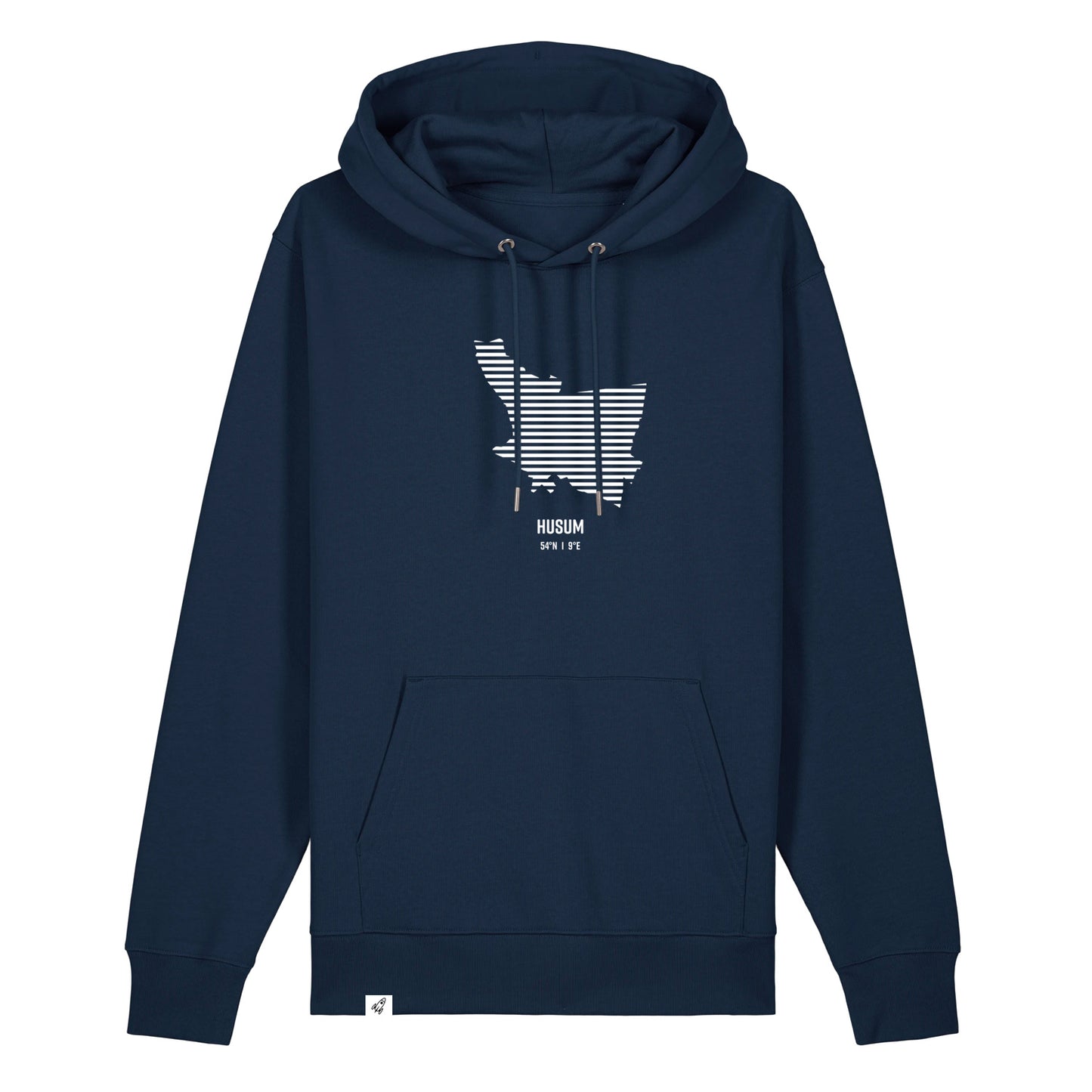 Dunkelblauer Unisex Hoodie mit Kordelzug und Kängurutasche. Auf der Brust ist in weißen Streifen der Umriss von Husum. Darunter steht Husum. Die Farbe vom Hoodie heißt French Navy.