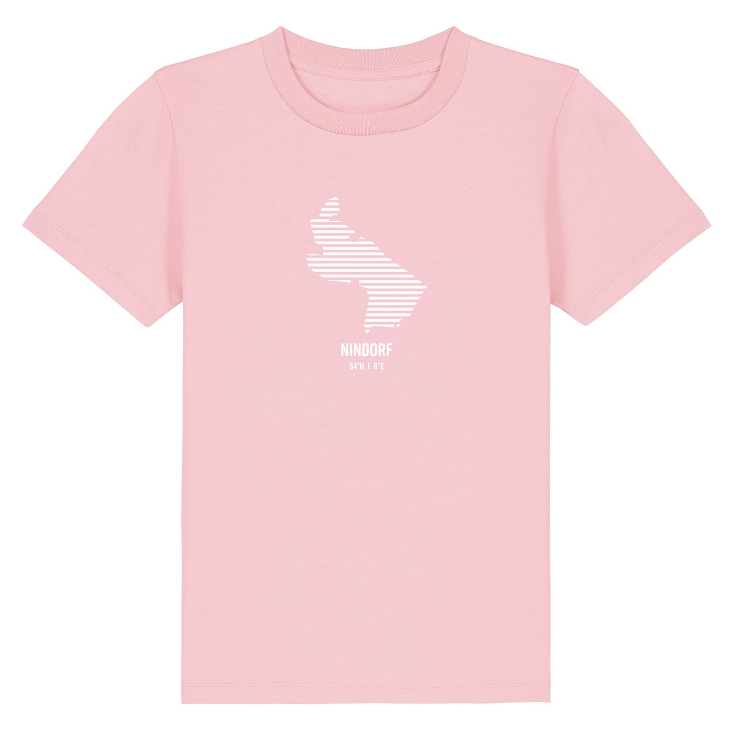 Pinkes Kinder T-Shirt mit Rundhalsausschnitt. Auf der Brust ist in weißen Streifen der Umriss von Nindorf. Darunter steht Nindorf 54° N und 9° E. Die Farbe vom T-Shirt heißt Cotton Pink.