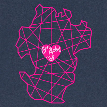 Ansicht aus der Pinktober Kollektion mit Dithmarschen Motiv. In dem Herz steht auf Plattdeutsch Geev Acht op di.