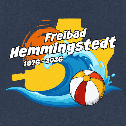 Detailansicht Motiv Jubiläum 1976-2026 auf dunklem T-Shirt.
