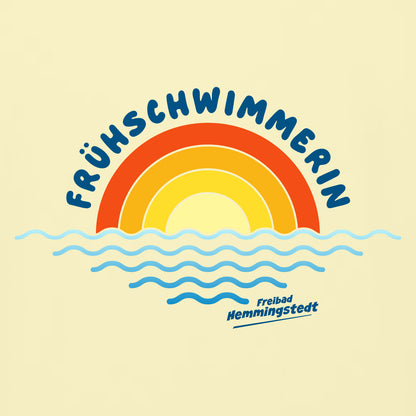 Detailansicht Motiv Frühschwimmerin auf hellem T-Shirt.