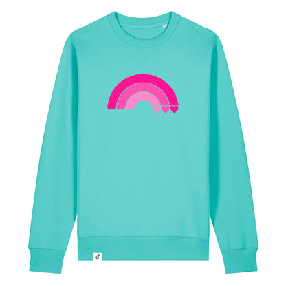 Hellblauer Unisex Sweater aus der Pinktober Kollektion mit Regenbogen Motiv.