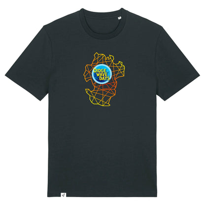 Schwarzes Unisex T-Shirt mit Rundhalsausschnitt. Auf der Brust ist das Logo der Didgeridoo Wave Days gedruckt. Die Farbe vom T-Shirt heißt Black.