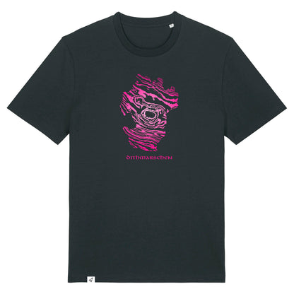 Schwarzes Unisex T-Shirt mit Rundhalsausschnitt. Auf der Brust ist die Ansicht von Dithmarschen in pinkem Farbverlauf. Die Fläche hat das Muster eines Damastmessers. Darunter steht in altmodischer Schriftart Dithmarschen.