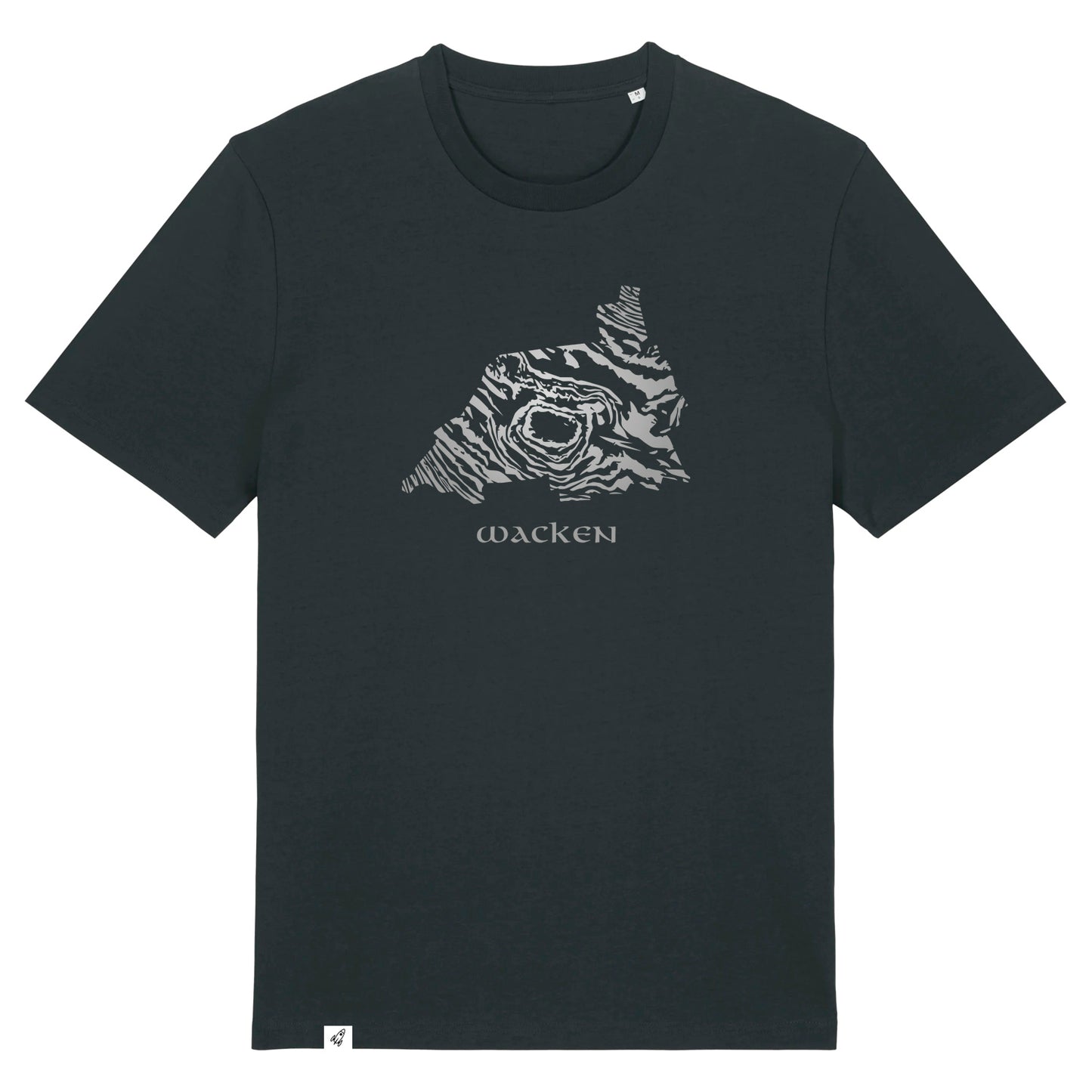 Schwarzes Unisex T-Shirt mit Rundhalsausschnitt. Auf der Brust ist die Ansicht von Wacken in grauem Farbverlauf. Die Fläche hat das Muster eines Damastmessers. Darunter steht in altmodischer grauer Schriftart Wacken. Die Farbe vom T-Shirt heißt Black.