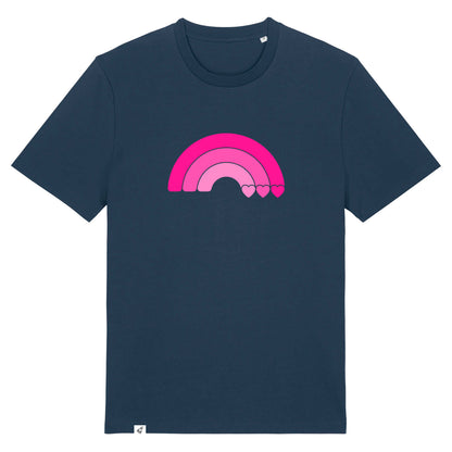 Dunkelblaues Unisex T-Shirt aus der Pinktober Kollektion mit Regenbogen Motiv.