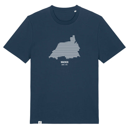 Dunkelblaues Unisex T-Shirt mit Rundhalsausschnitt. Auf der Brust ist in weißen Streifen der Umriss von Wacken. Darunter steht Wacken 54° N und 9° E. Die Farbe vom T-Shirt heißt French Navy.