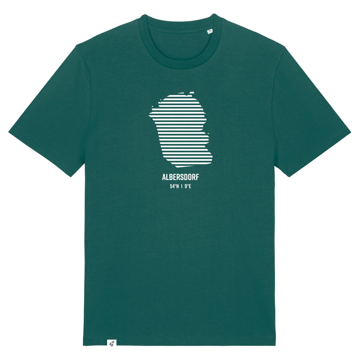 Grünes Unisex T-Shirt mit Rundhalsausschnitt. Auf der Brust ist in weißen Streifen der Umriss von Albersdorf. Darunter steht Albersdorf 54° N und 9° E. Die Farbe vom T-Shirt heißt Glazed Green.