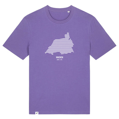 Lila Unisex T-Shirt mit Rundhalsausschnitt. Auf der Brust ist in weißen Streifen der Umriss von Wacken. Darunter steht Wacken 54° N und 9° E. Die Farbe vom T-Shirt heißt Purple Love.