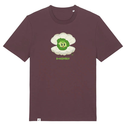 Rotbraunes Unisex T-Shirt mit Rundhalsausschnitt. Auf der Brust ist ein Kohlkopf der in einer aufgeklappten Herzmuschel liegt. Darunter steht der Text Kohlperle.