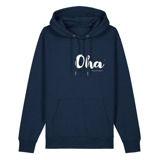 Dunkelblauer Unisex Hoodie mit Kordelzug und Kängerutasche. Auf der Brust steht leicht zur Herzseite versetzt in weißer lockerer Schrift Oha. Darunter in Grau Norddeutsche Panikattake. Die Farbe vom Hoodie heißt French Navy.