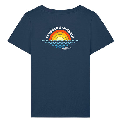 Dunkelblaues Damen T-Shirt mit Rundhalsausschnitt. Auf dem Rücken ist das Motiv Frühschwimmerin vom Freibad Hemmingstedt zu sehen. 