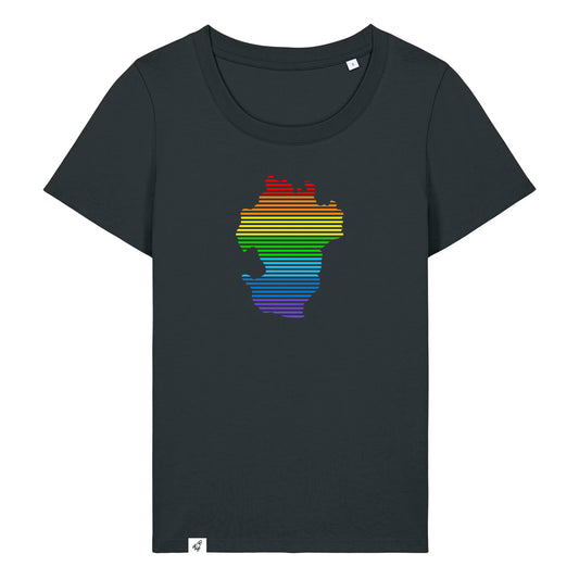 Schwarzes Damen T-Shirt mit dem Umriss von Dithmarschen auf der Brust mit Streifen  in den Regenbogenfarben.