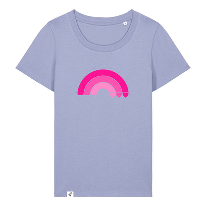 Violettes Damen T-Shirt aus der Pinktober Kollektion mit Regenbogen Motiv.