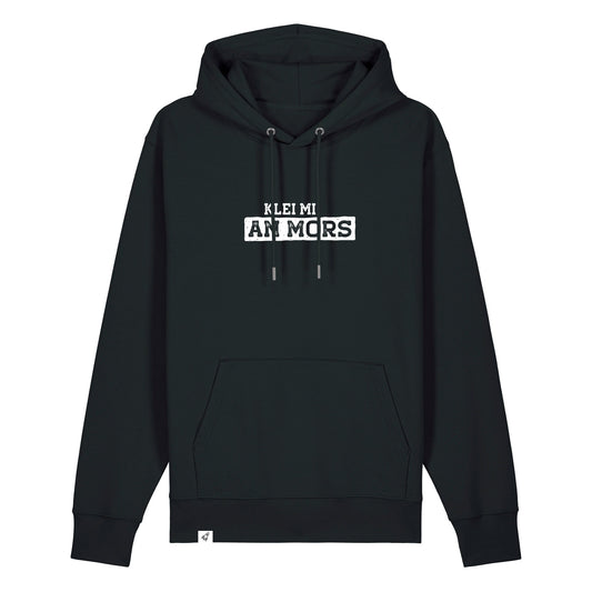 Schwarzer Hoodie mit dem Spruch Klei mi an Mors auf der Brust.