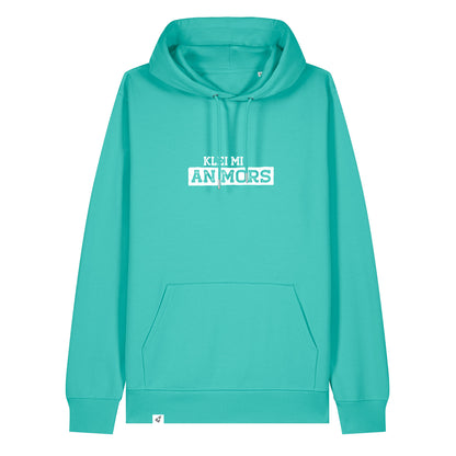Hellblauer Hoodie mit dem Spruch Klei mi an Mors auf der Brust.