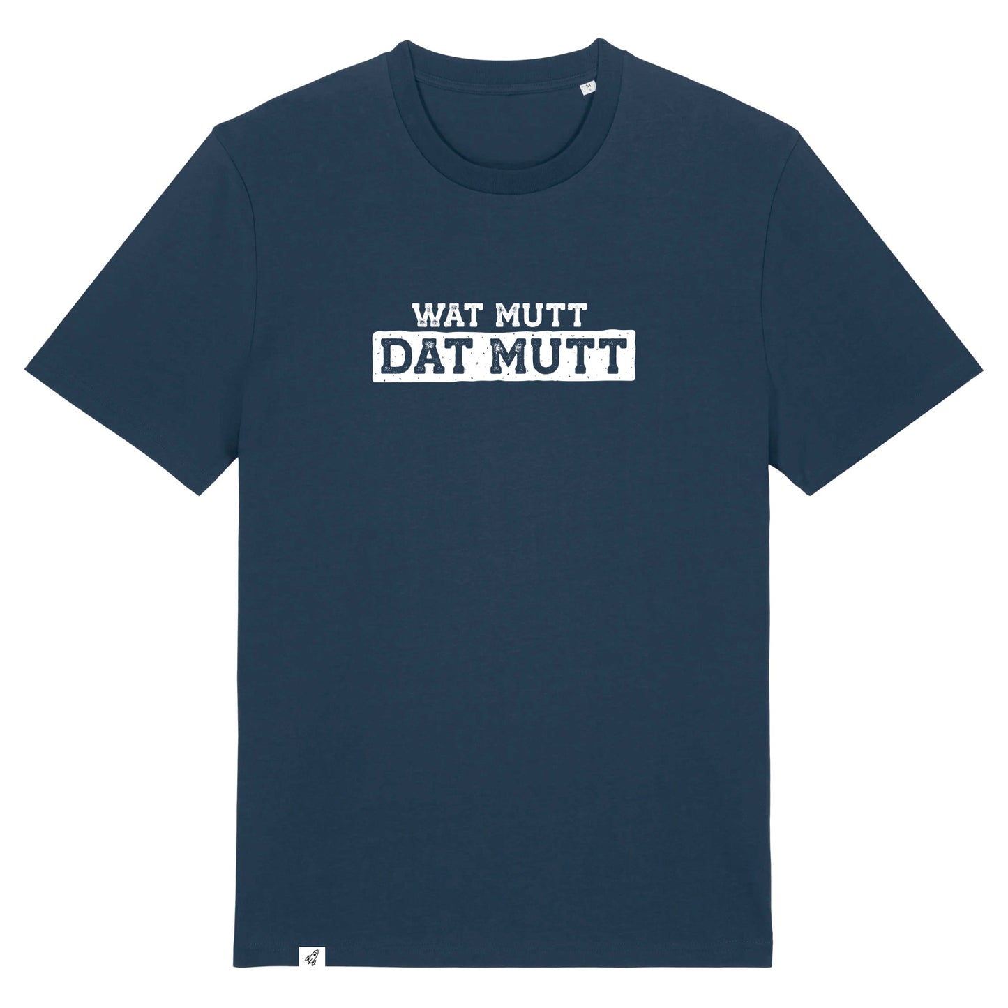Dunkelblaues Unisex T-Shirt mit Rundhalsausschnitt. Auf der Brust steht in weiß der Spruch Wat mutt dat mutt. Die Farbe vom T-Shirt heißt French Navy.