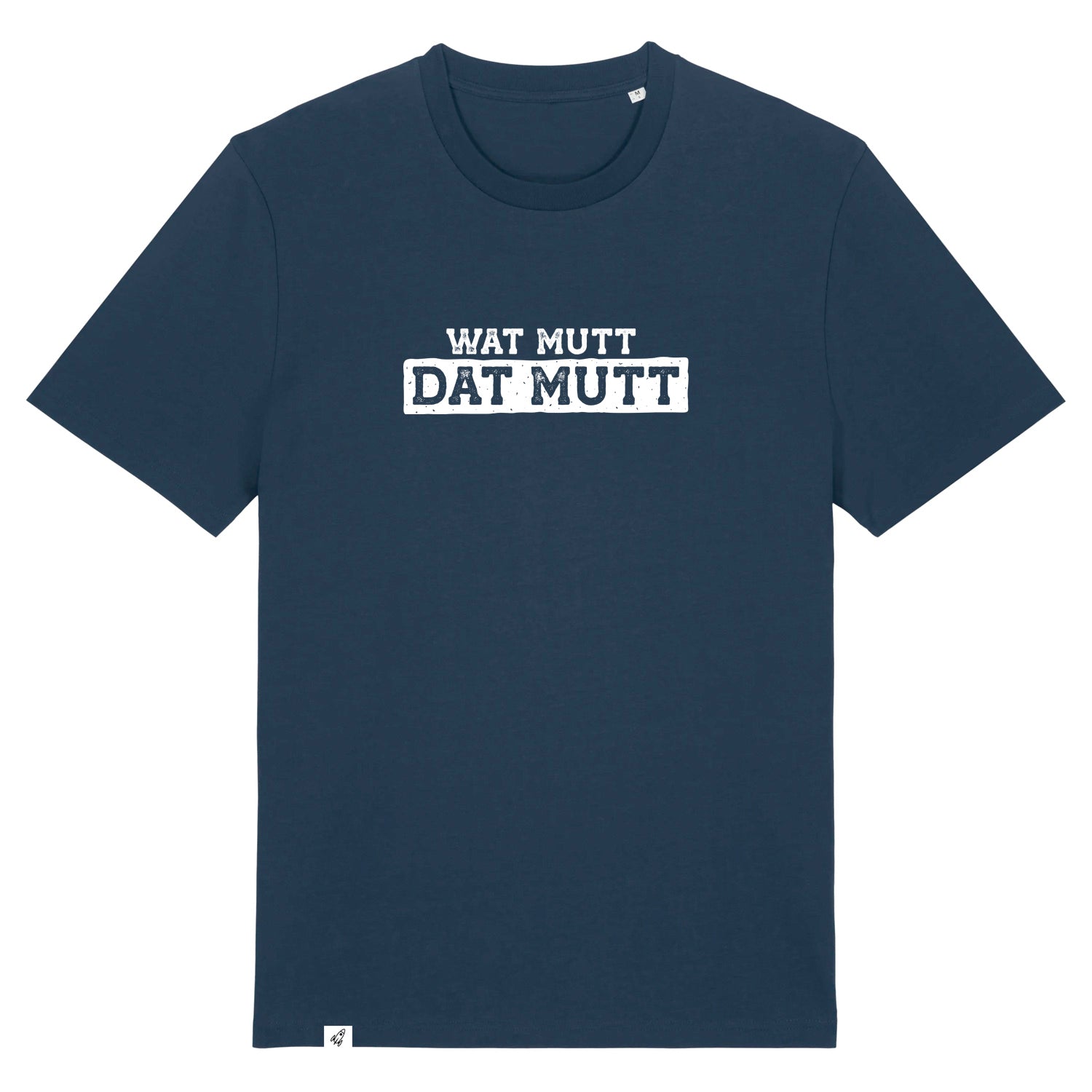 Dunkelblaues Unisex T-Shirt mit Rundhalsausschnitt. Auf der Brust steht in weiß der Spruch Wat mutt dat mutt. Die Farbe vom T-Shirt heißt French Navy.