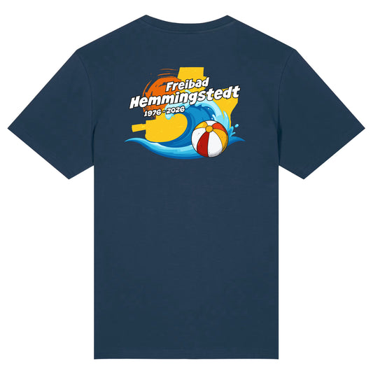 Dunkelblaues Unisex T-Shirt mit Rundhalsausschnitt. Auf dem Rücken ist das Motiv Jubiläum 1976-2026 vom Freibad Hemmingstedt zu sehen. 