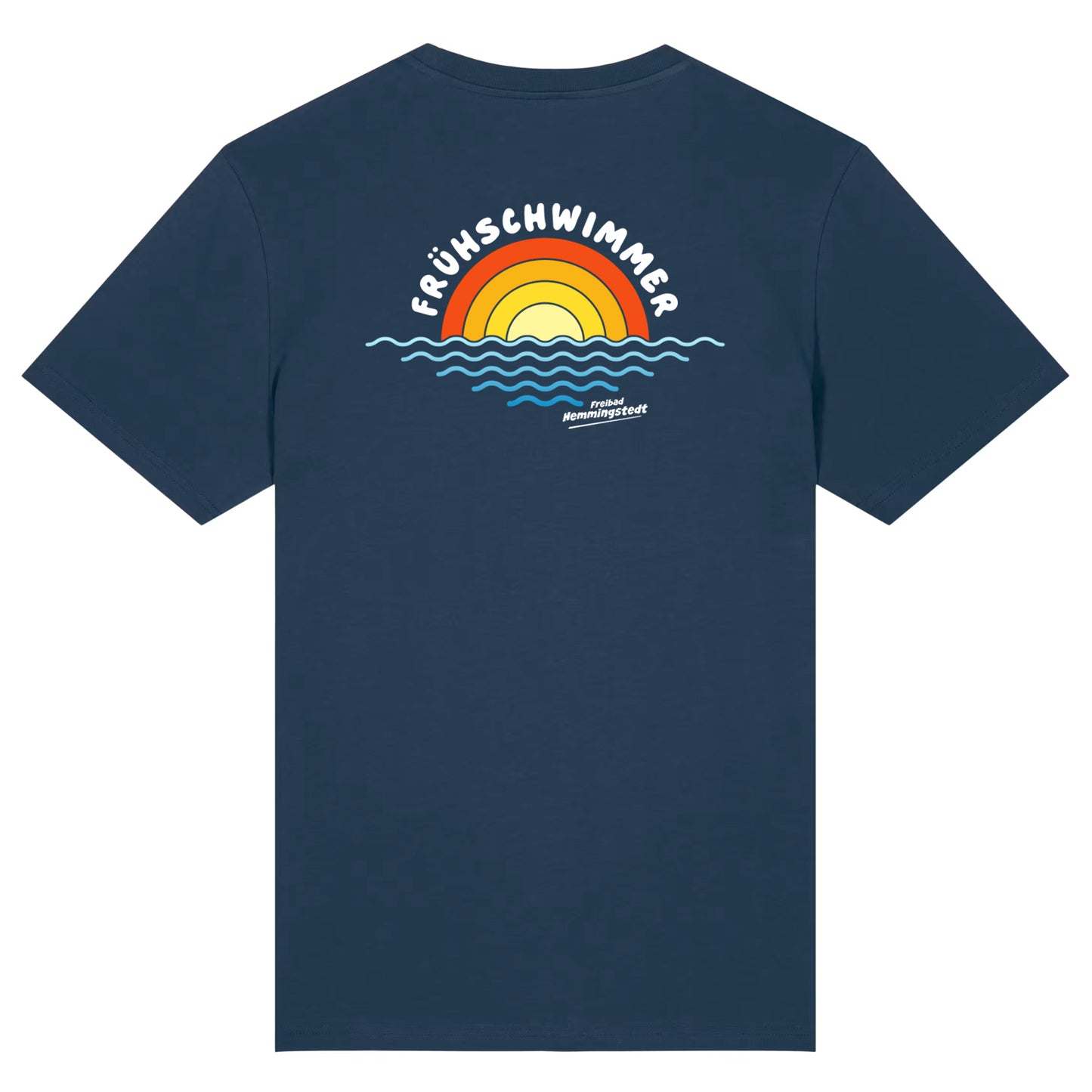 Dunkelblaues Unisex T-Shirt mit Rundhalsausschnitt. Auf dem Rücken ist das Motiv Frühschwimmer vom Freibad Hemmingstedt zu sehen. 