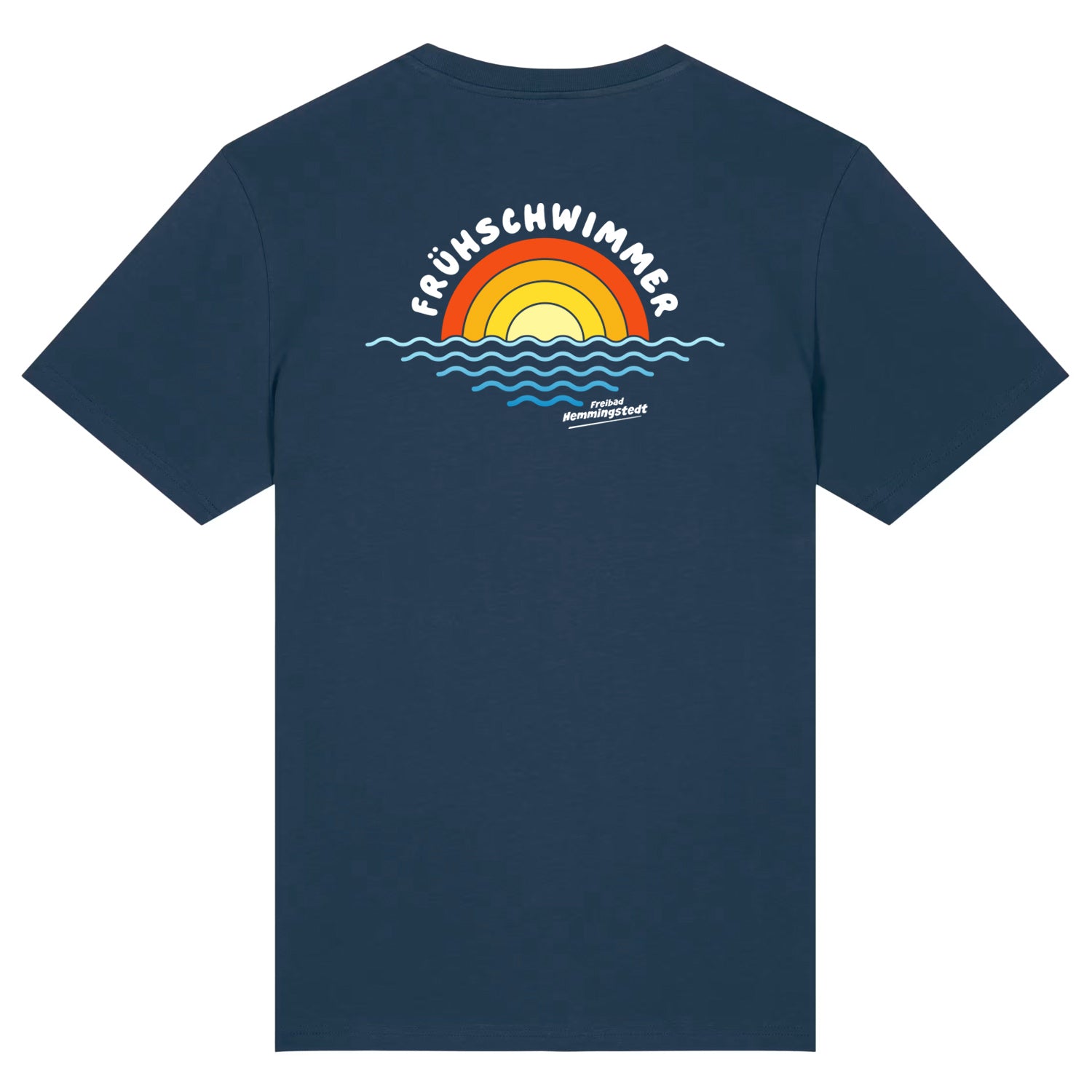 Dunkelblaues Unisex T-Shirt mit Rundhalsausschnitt. Auf dem Rücken ist das Motiv Frühschwimmer vom Freibad Hemmingstedt zu sehen. 