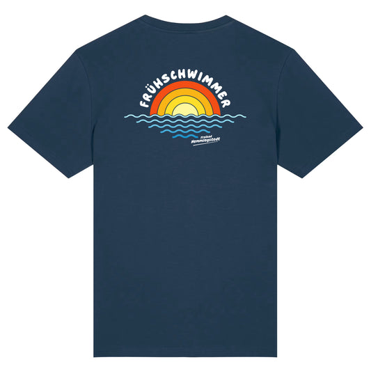 Dunkelblaues Unisex T-Shirt mit Rundhalsausschnitt. Auf dem Rücken ist das Motiv Frühschwimmer vom Freibad Hemmingstedt zu sehen. 
